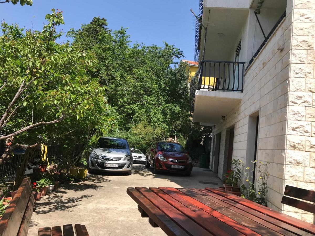 Apartment Victoria Omis Exterior photo